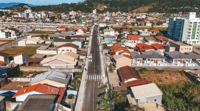 Prefeitura de Biguaçu inaugura pavimentação da rua João Manoel Ferreira, no Rio Caveiras